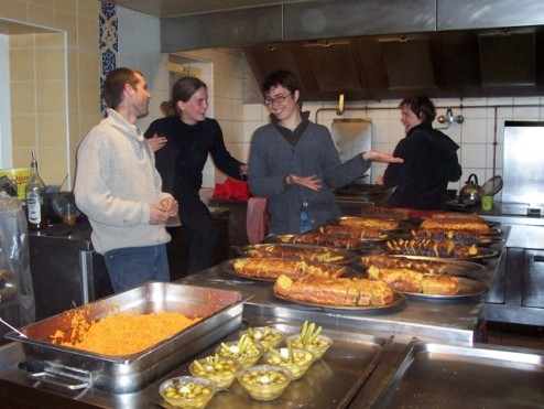La cuisine collective de Grange Neuve (Photo Longo Maï).